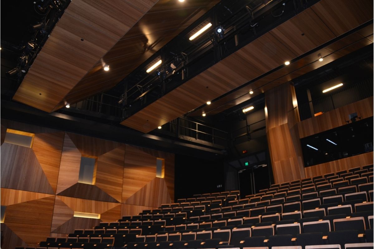 Monte Sant’ Angelo Mercy College Theatre, North Sydney NSW. SUPALINE & SUPACOUSTIC panels finished in SUPAVENEER mis-matched Blackbutt NTV.