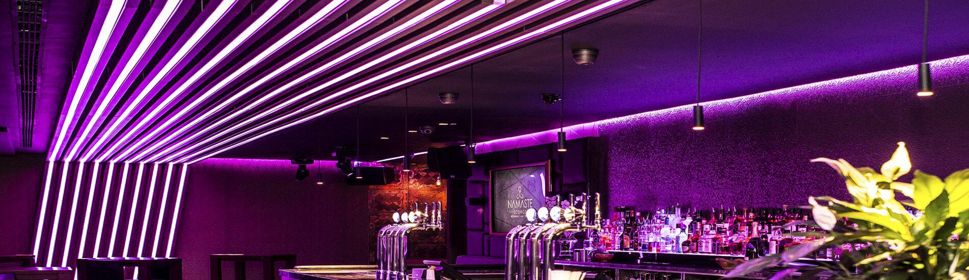 Lightweight MAXI Beam With Integrated Lighting Create Dynamic Effect in Restaurant Bar